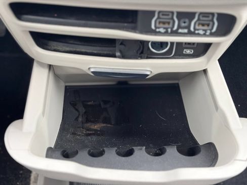 Used 2022 Chrysler Pacifica Touring-L FWD image 35