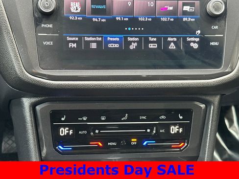 Used 2022 Volkswagen Tiguan SE image 22