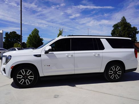 Used 2021 GMC Yukon XL AT4 w/ AT4 Premium Plus Package AWD/4WD image 3