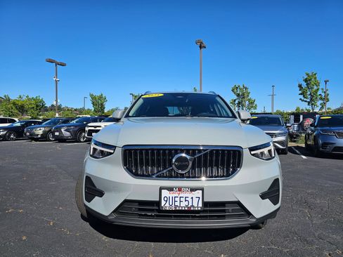 Used 2025 Volvo XC40 B5 Core AWD/4WD image 5
