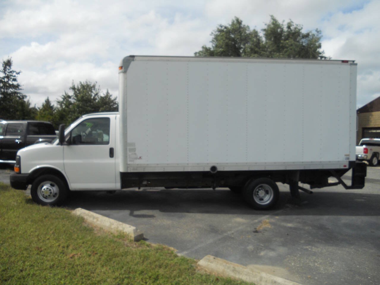 Used 2013 Chevrolet Express 3500 Extended RWD image 1