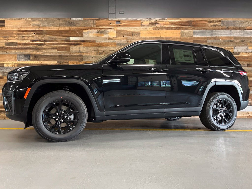 New 2026 Jeep Grand Cherokee 4WD image 12