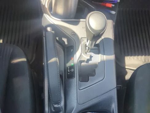 Used 2017 Toyota RAV4 LE AWD/4WD image 9