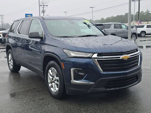 Used 2023 Chevrolet Traverse LS image 7