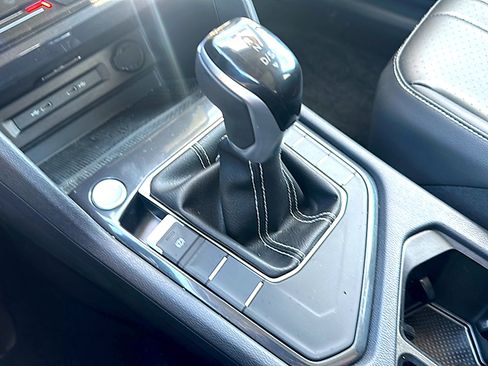 Used 2024 Volkswagen Tiguan SE w/ Panoramic Sunroof Package image 33