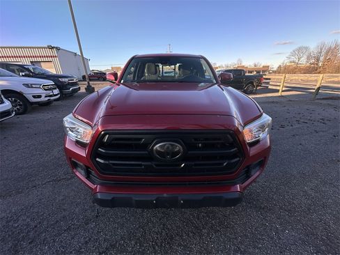 Used 2018 Toyota Tacoma SR image 25