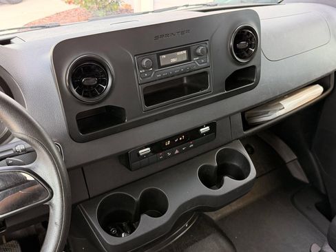 Used 2021 Mercedes-Benz Sprinter 2500 image 28