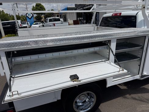 Used 2024 RAM 3500 Big Horn AWD/4WD image 13