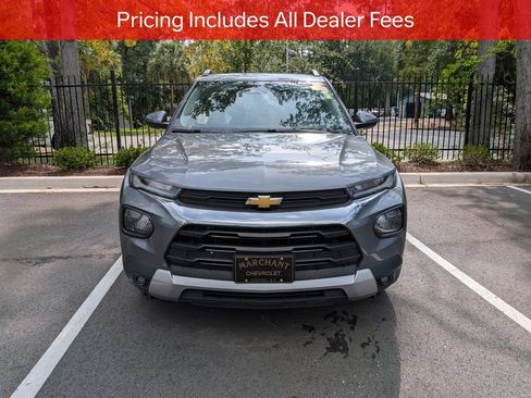 Used 2022 Chevrolet TrailBlazer LT w/ Convenience Package FWD image 2