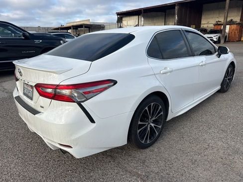 Used 2018 Toyota Camry SE image 5