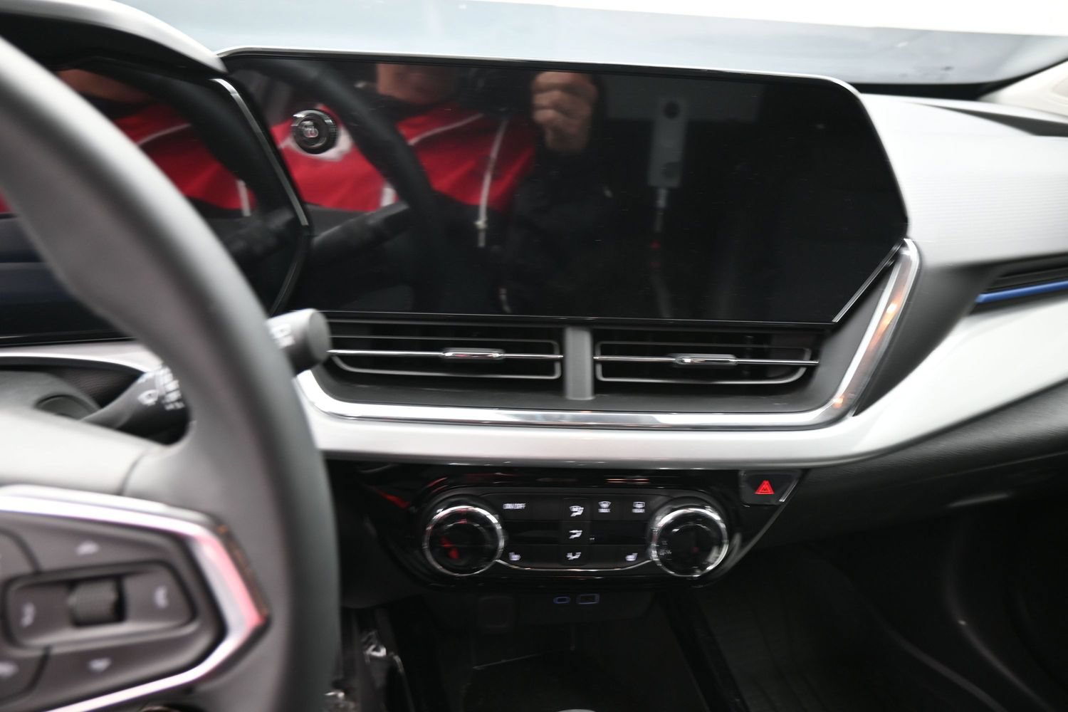 Used 2026 Chevrolet Trax LT w/ LT Convenience Package FWD image 15