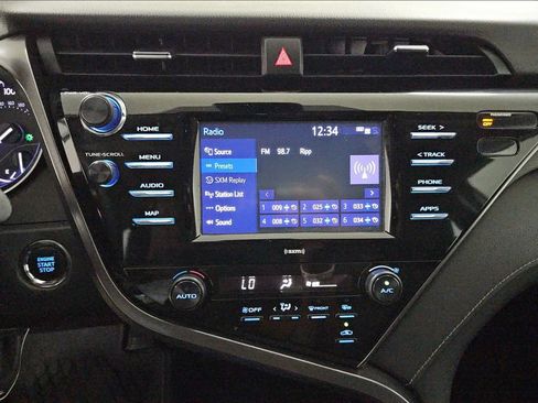 Used 2020 Toyota Camry SE w/ Convenience Package image 11