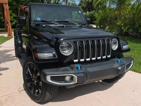Used 2022 Jeep Wrangler Unlimited Sahara AWD/4WD image 3