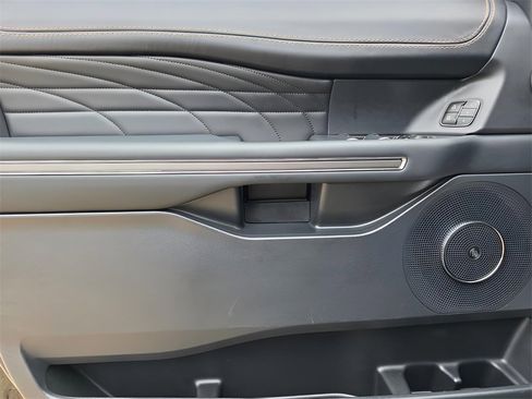 Used 2023 Ford Expedition Platinum image 20