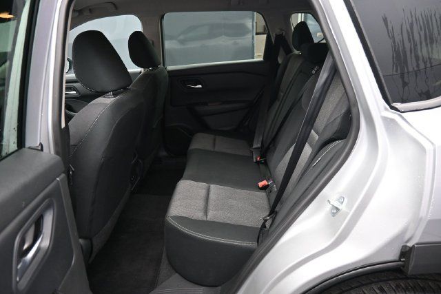 Used 2024 Nissan Rogue SV FWD image 11