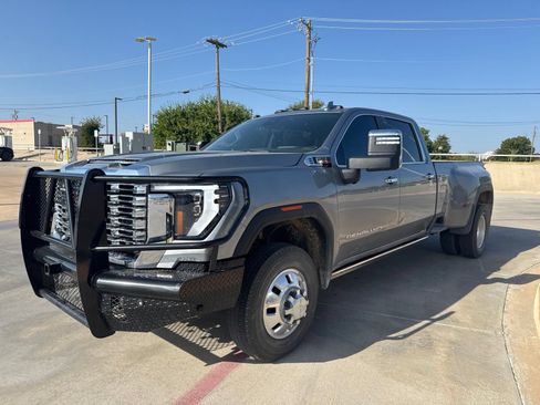 Used 2025 GMC Sierra 3500 Denali w/ Denali Reserve Package AWD/4WD image 8