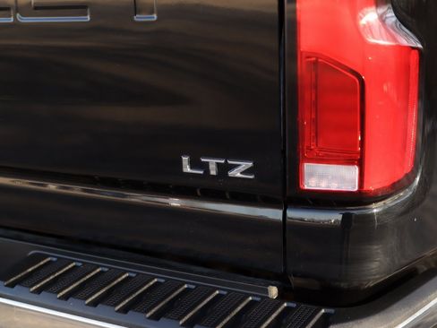 Used 2024 Chevrolet Silverado 2500 LTZ image 36