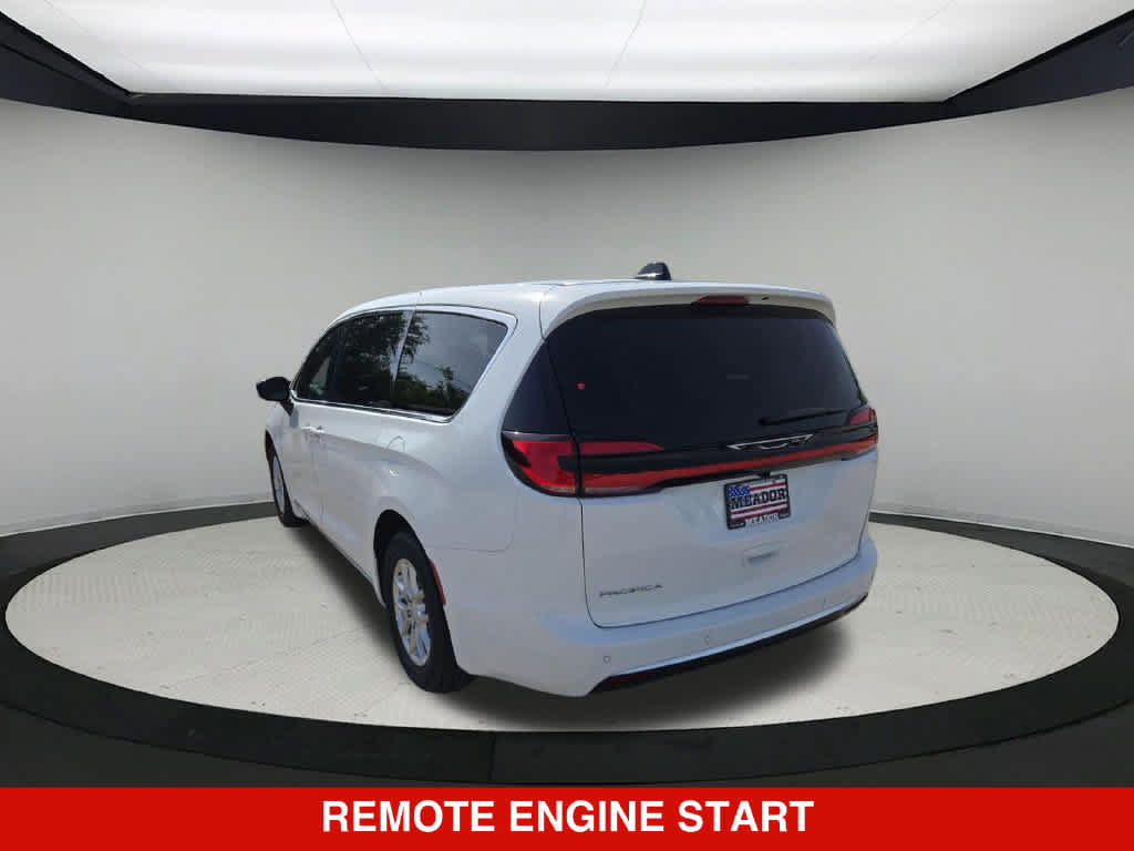 New 2027 Chrysler Pacifica Select FWD image 5