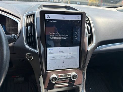 Used 2021 Ford Edge Titanium FWD image 2