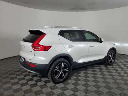 Used 2023 Volvo XC40 B5 Core w/ Climate Package image 4