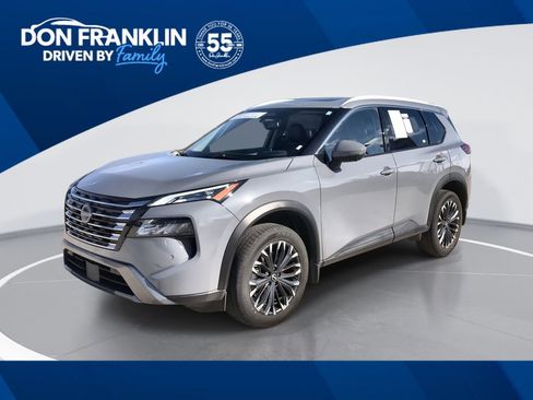 Used 2025 Nissan Rogue SL w/ Tech Package FWD image 1
