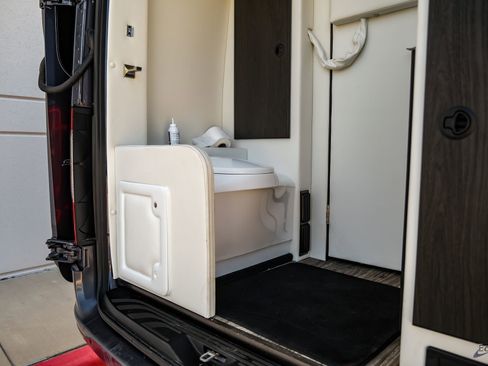 Used 2021 Mercedes-Benz Sprinter 3500 w/ Comfort Plus Package image 75