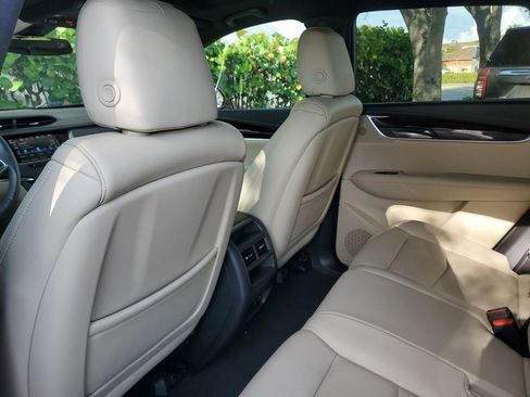 Used 2018 Cadillac XT5 Luxury w/ Driver Awareness Package image 15