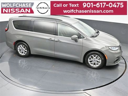 Used 2022 Chrysler Pacifica Touring-L image 33