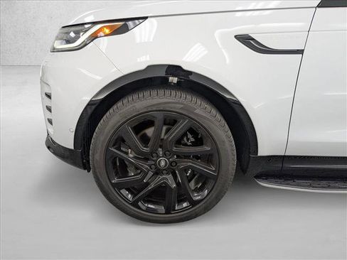 Used 2025 Land Rover Discovery Metropolitan Edition image 20