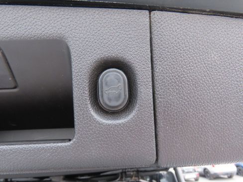Used 2017 Cadillac Escalade ESV 2WD image 14