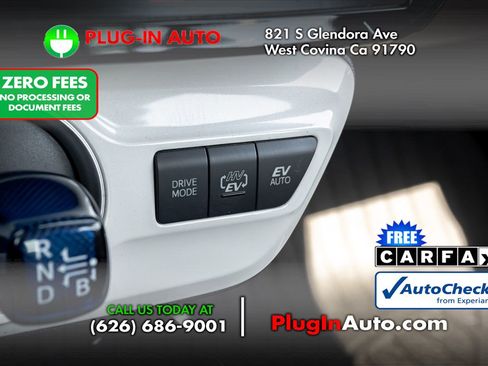 Used 2017 Toyota Prius Prime Advanced FWD image 18
