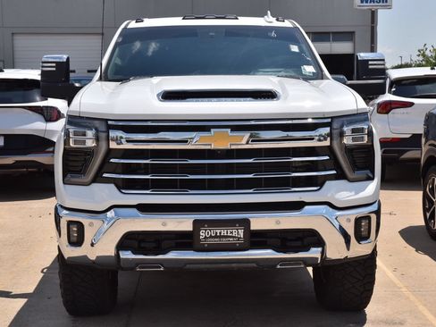 Used 2025 Chevrolet Silverado 2500 LTZ w/ LTZ Premium Package AWD/4WD image 3