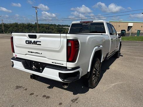 Used 2025 GMC Sierra 3500 Denali Ultimate AWD/4WD image 4