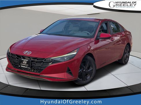 Used 2023 Hyundai Elantra SEL w/ Preferred Accessory Package image 1