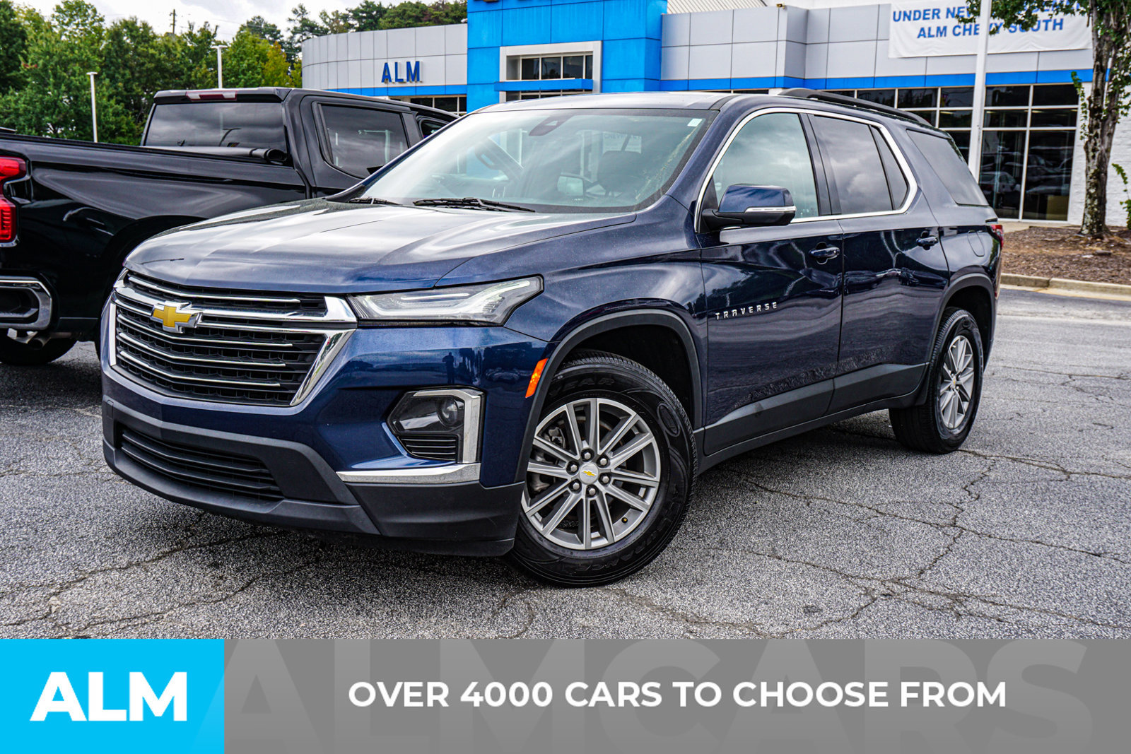 Used 2022 Chevrolet Traverse LT FWD image 2