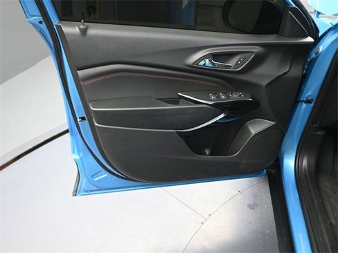 Used 2025 Chevrolet Trax RS w/ Sunroof Package image 17