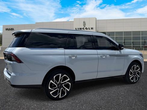 New 2026 Lincoln Navigator Reserve AWD/4WD image 3
