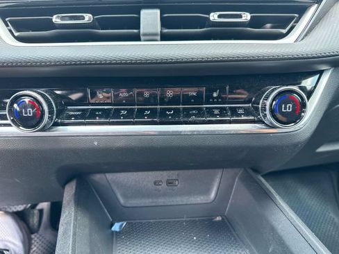 Used 2025 Chevrolet Equinox LT w/ Convenience Package II FWD image 39