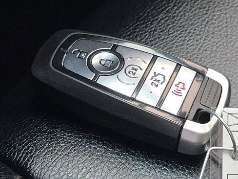 Used 2018 Lincoln MKC Premiere image 32