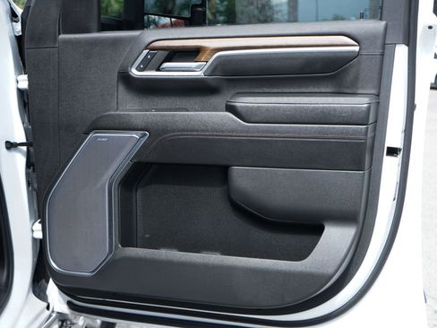Used 2024 Chevrolet Silverado 2500 High Country w/ High Country Premium Package AWD/4WD image 45