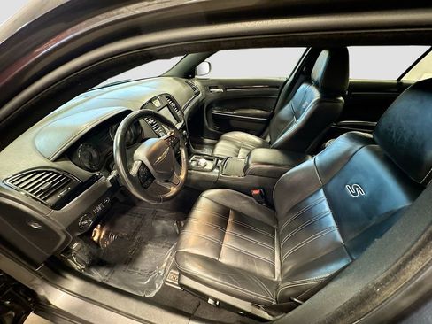 Used 2019 Chrysler 300 S image 17