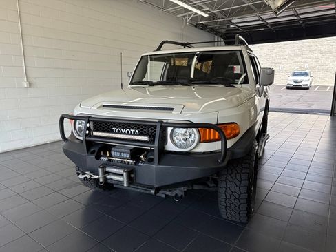 Used 2014 Toyota FJ Cruiser 4WD w/ Convenience Package image 3