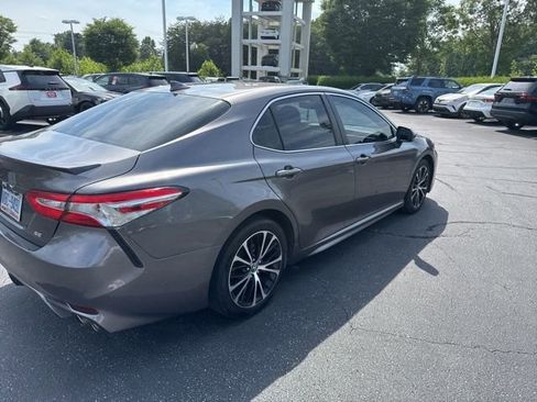 Used 2020 Toyota Camry SE FWD image 7