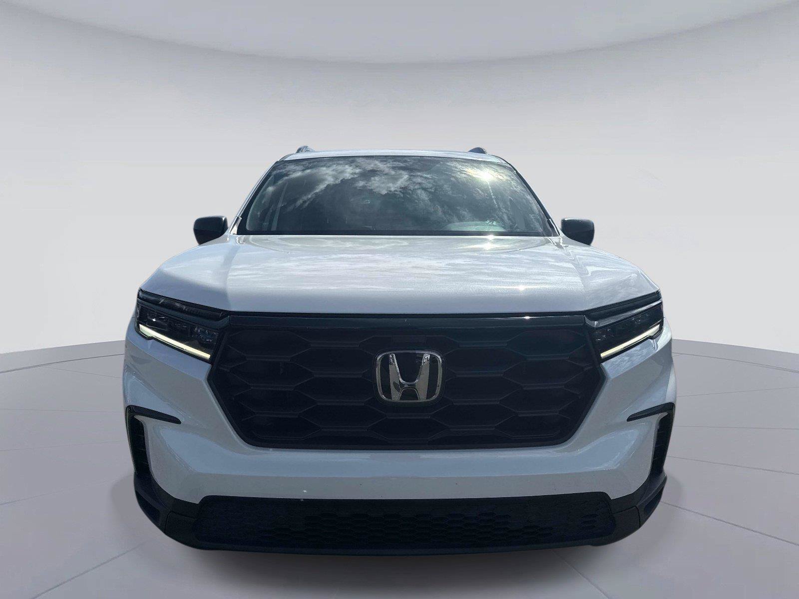 Certified 2025 Honda Pilot Sport image 9
