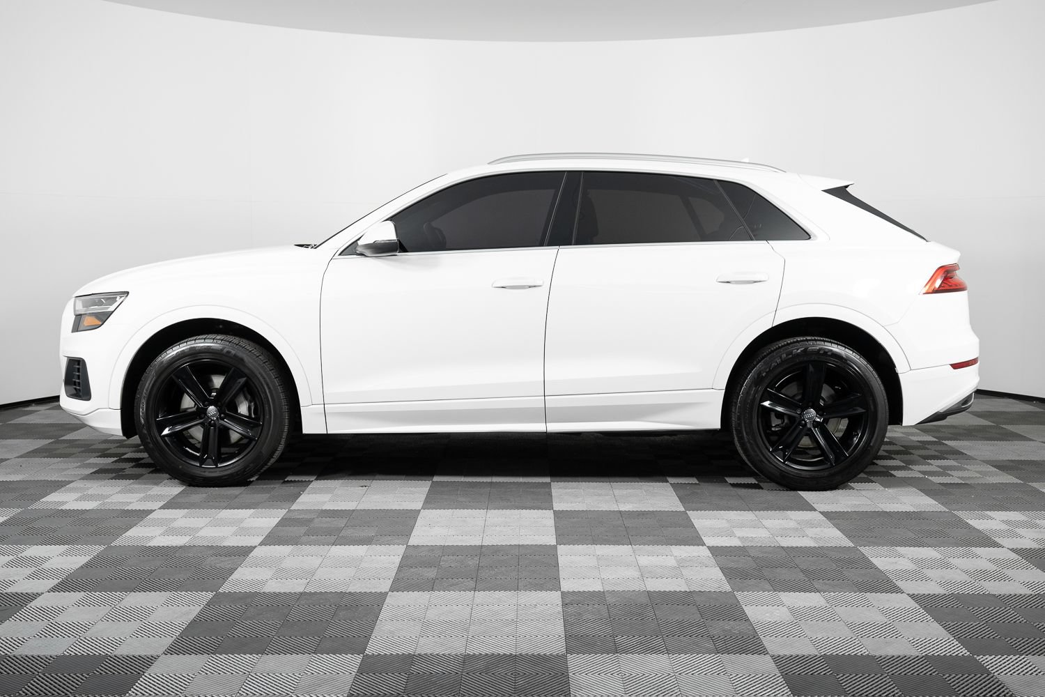 Used 2019 Audi Q8 Premium w/ Convenience Package AWD/4WD image 3