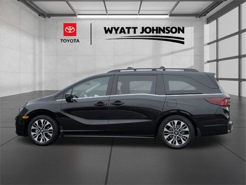 Used 2025 Honda Odyssey Elite image 2