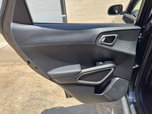 Used 2020 Kia Soul LX FWD image 34