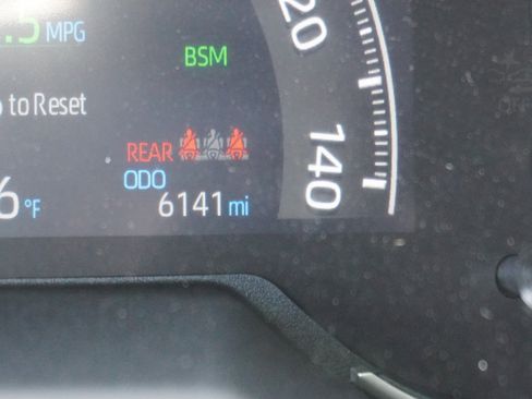 Used 2025 Toyota RAV4 XLE AWD/4WD image 24