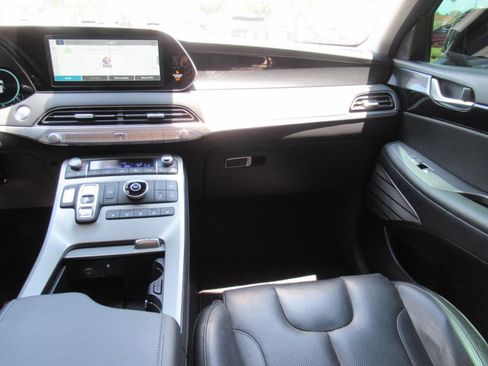 Used 2022 Hyundai Palisade Limited FWD image 13