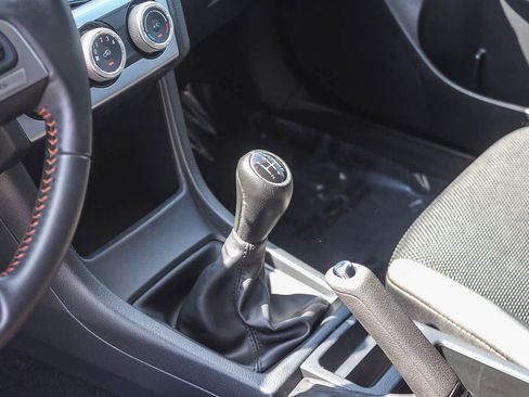 Used 2017 Subaru Crosstrek 2.0i Premium image 27